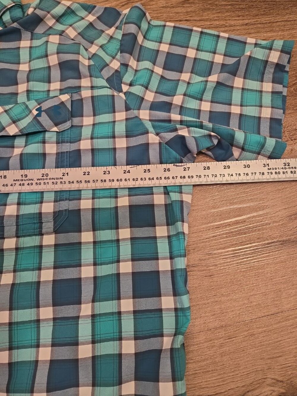 Under Armour Motivate Vented Short Sleeve Men’s Fitted Plaid Button Down - Picture 11 of 12